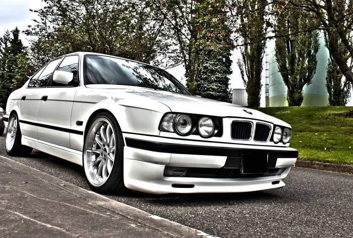 Автомобиль BMW Е34