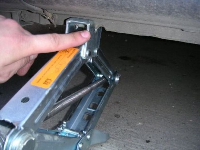 Автомобильный домкрат