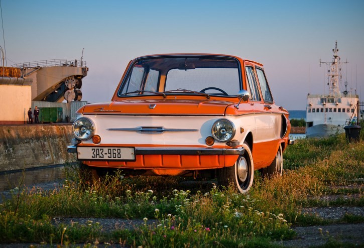 Автомобиль, покрашенный двумя цветами