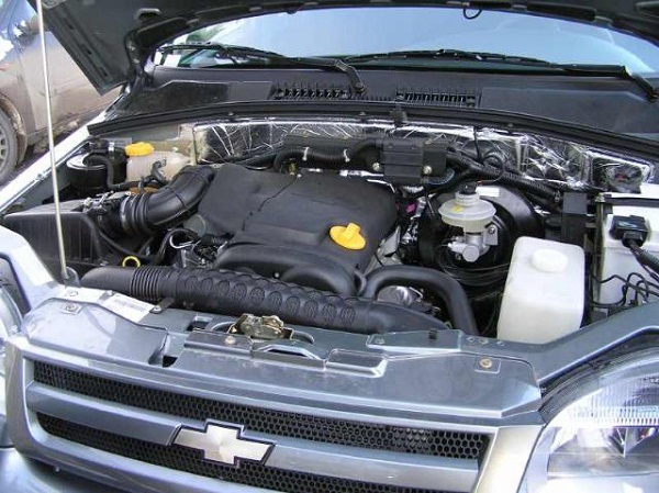 Демонтаж радиатора отопителя на Chevrolet Niva с кондиционером