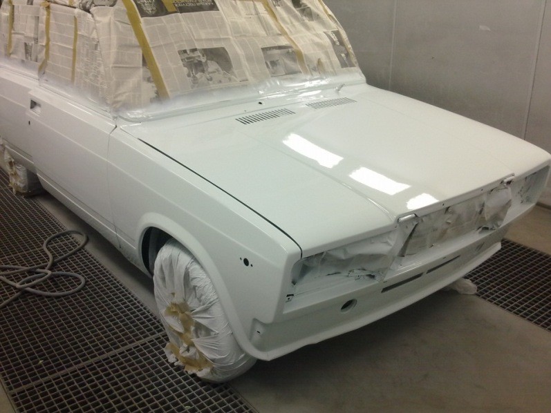 ВАЗ 2107 окрашен в белый цвет ВАЗ 2107 окрашен в белый цвет