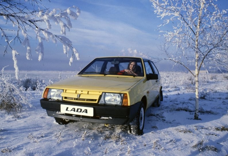 Автомобиль ВАЗ 2108