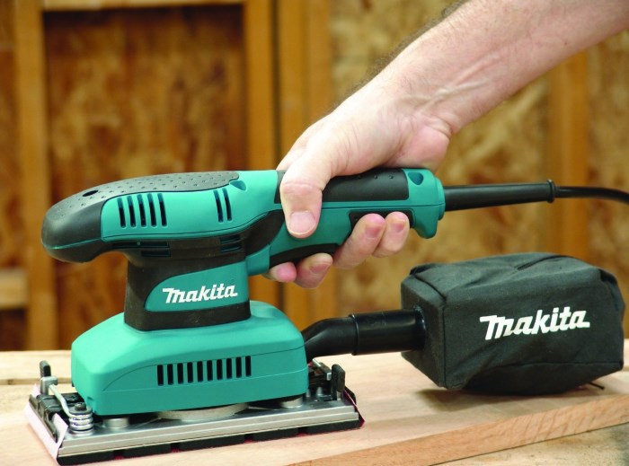 Виброшлифмашинка Makita BO3711